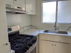 6136 Fulton Ave-Unit -11 in Los Angeles, CA - Building Photo - Building Photo