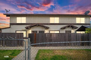 322 Decatur St in Bakersfield, CA - Building Photo