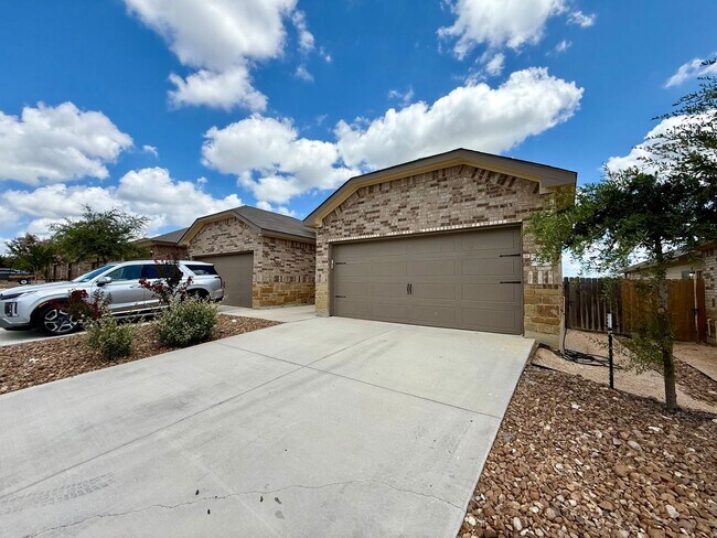 9219 Canyon Bnd in Converse, TX - Building Photo - Building Photo