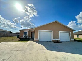 3020 Skyline Blvd in Cape Coral, FL - Building Photo
