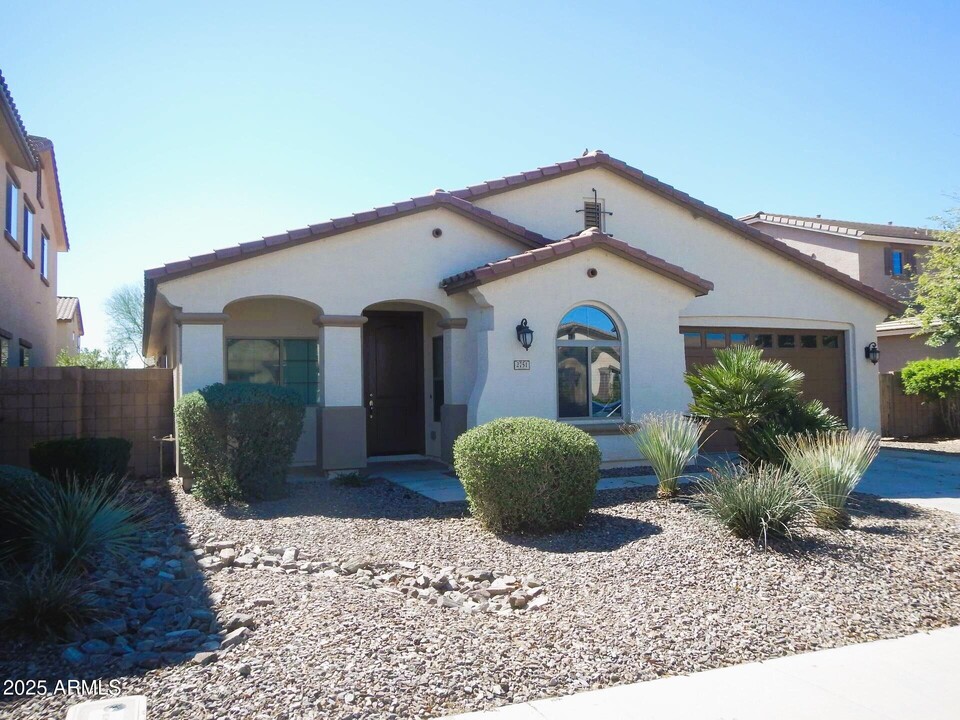2751 E Ficus Way in Gilbert, AZ - Foto de edificio