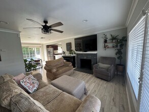 23158 Leonora Dr in Woodland Hills, CA - Building Photo - Building Photo