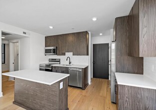 1800 W Girard Ave in Philadelphia, PA - Building Photo - Building Photo