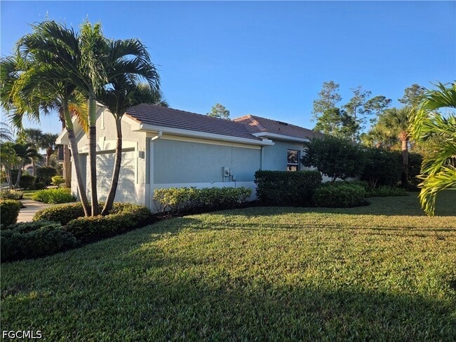 10640 Camarelle Cir in Ft. Myers, FL - Building Photo - Building Photo