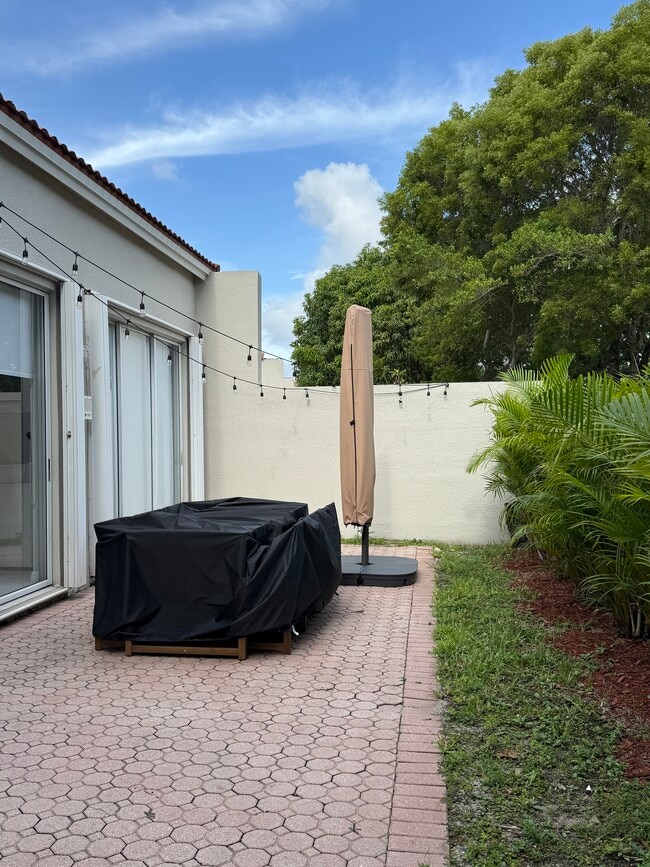 10000 NW 43rd Terrace in Doral, FL - Building Photo - Building Photo