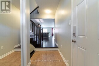 435 Cavanagh Ln in Milton, ON - Building Photo - Building Photo