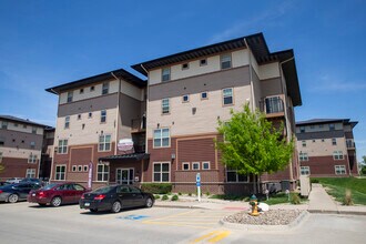 Prairie Pointe Student Living in Ankeny, IA - Building Photo - Building Photo