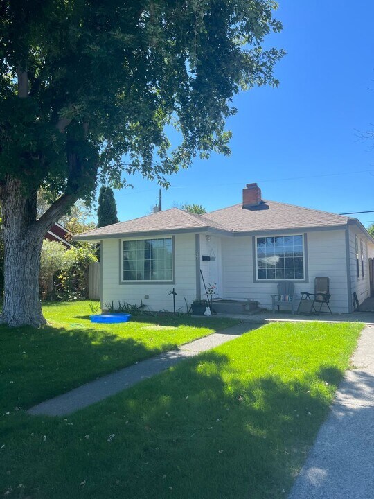 47 G St SE in Ephrata, WA - Building Photo