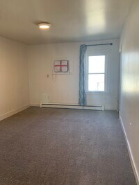 211 Pershing Ave N photo'