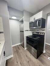 1252 W 73rd St-Unit -1252-D in Indianapolis, IN - Building Photo - Building Photo