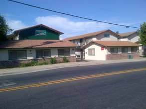 Evergreen Apartments in Merced, CA - Building Photo - Building Photo