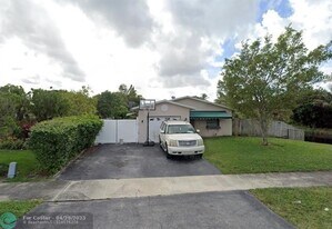 7312 Forest Blvd in North Lauderdale, FL - Building Photo