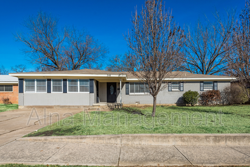 345 James Ln in Bedford, TX - Building Photo