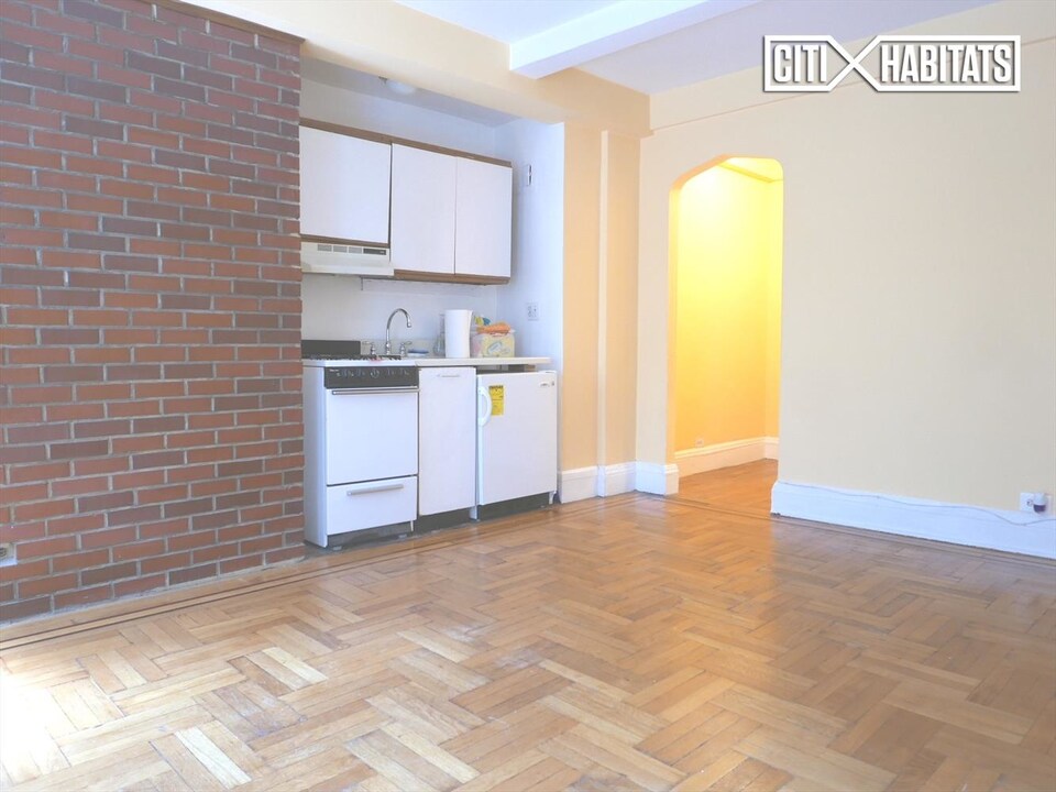 49 W 72nd St-Unit -2DD in New York, NY - Building Photo