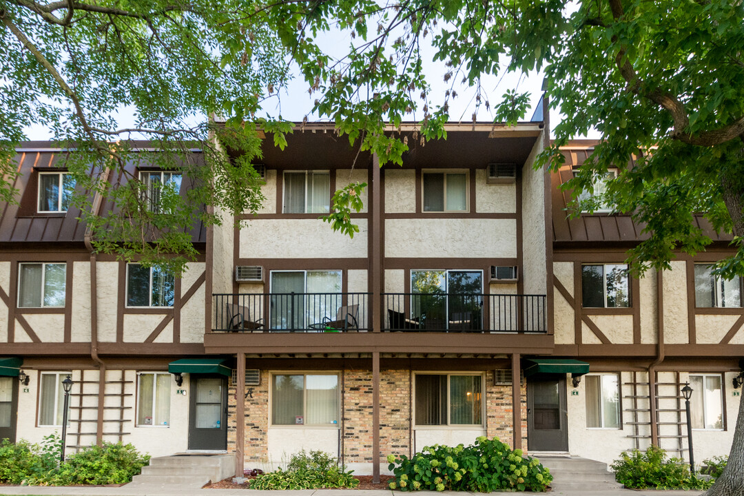 Robin Court in Minneapolis, MN - Foto de edificio