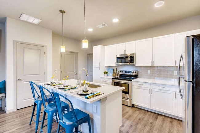 The Point at Biscay in Aurora, CO - Building Photo - Building Photo