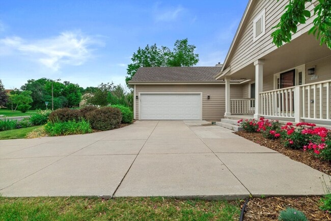 N54W16862 Autumn View Ln in Menomonee Falls, WI - Building Photo - Building Photo