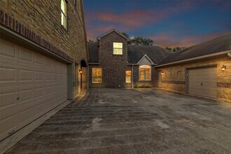 19309 Whispering Grove E in Tomball, TX - Building Photo - Building Photo