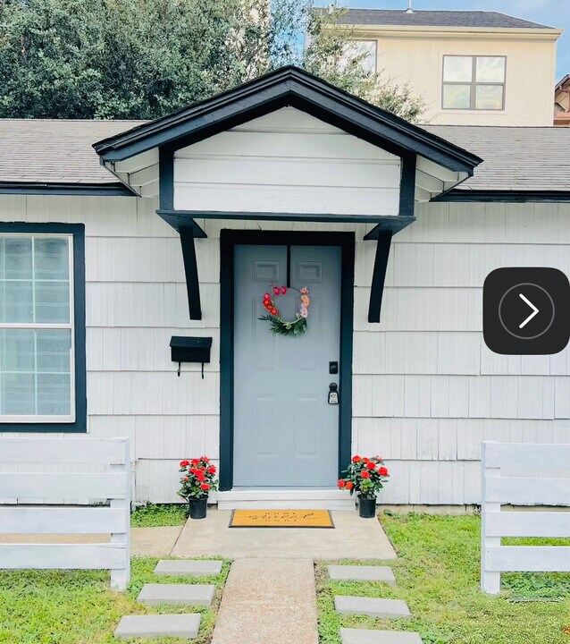 2210 Detering St in Houston, TX - Building Photo