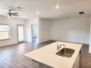 102 Ft Clark Spgs Dr in Hutto, TX - Building Photo - Building Photo