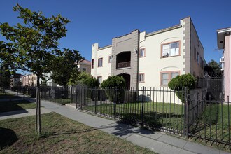 157 S Berendo St in Los Angeles, CA - Building Photo - Building Photo