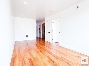 BROADWAY in Brooklyn, NY - Building Photo - Building Photo