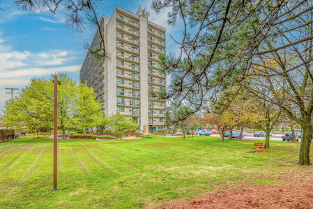 Cambridge Towers in Detroit, MI - Foto de edificio - Building Photo