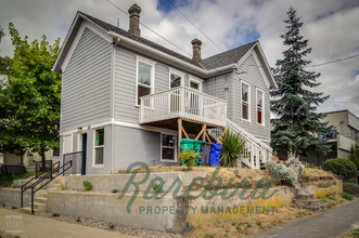 935 SE 14th Ave-Unit -1333 SE Yamhill St in Portland, OR - Building Photo - Building Photo
