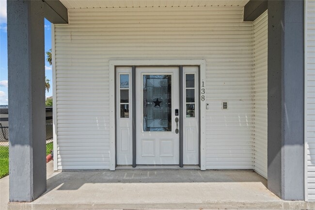 138 Isles End Rd in Tiki Island, TX - Building Photo - Building Photo