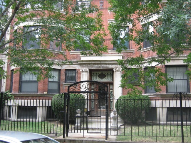 property at 5122 N Kenmore Ave
