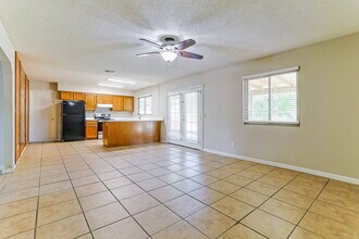 562 W Highland St in Chandler, AZ - Building Photo - Building Photo