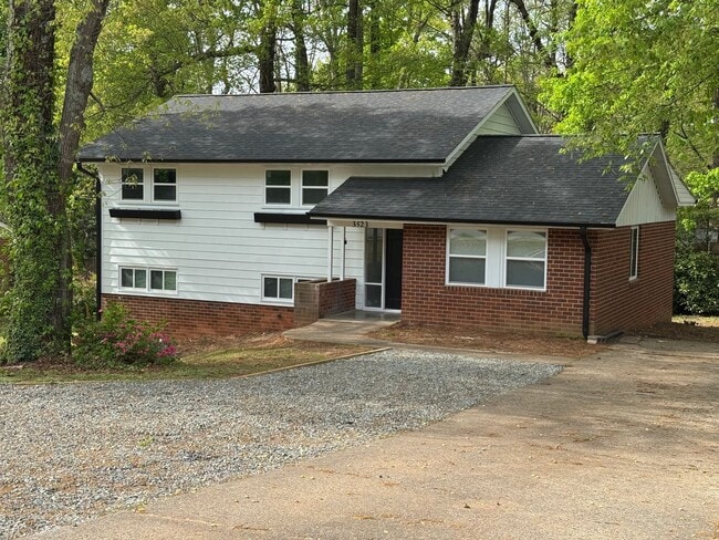 3523 Lawndale Dr in Greensboro, NC - Building Photo - Building Photo