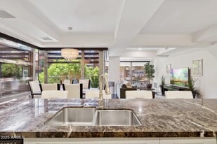 7151 E Rancho Vista Dr in Scottsdale, AZ - Building Photo