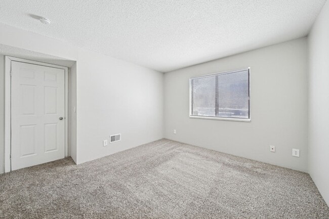 Fox Grove Apartments in Battle Creek, MI - Building Photo - Building Photo