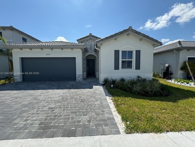 16124 SW 148th Pl in Miami, FL - Building Photo - Building Photo