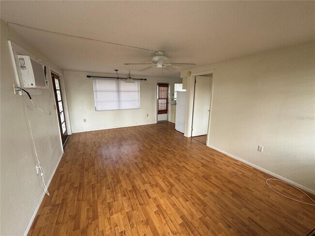50 W Cowles St in Englewood, FL - Building Photo - Building Photo