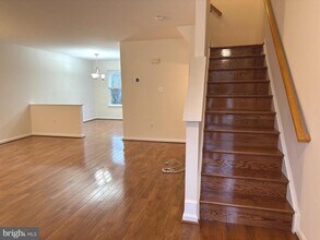 8922 Royal Astor Way in Fairfax, VA - Building Photo - Building Photo