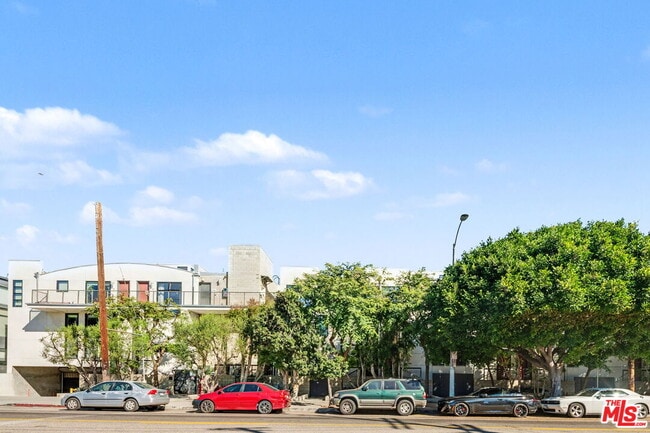 700 Main St in Los Angeles, CA - Foto de edificio - Building Photo