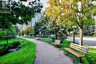 7825 Bayview Ave in Markham, ON - Building Photo - Building Photo