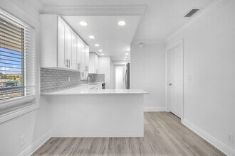 1015 Spanish River Rd in Boca Raton, FL - Building Photo - Building Photo