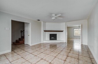 823 S Ripple Creek Dr in Houston, TX - Building Photo - Building Photo