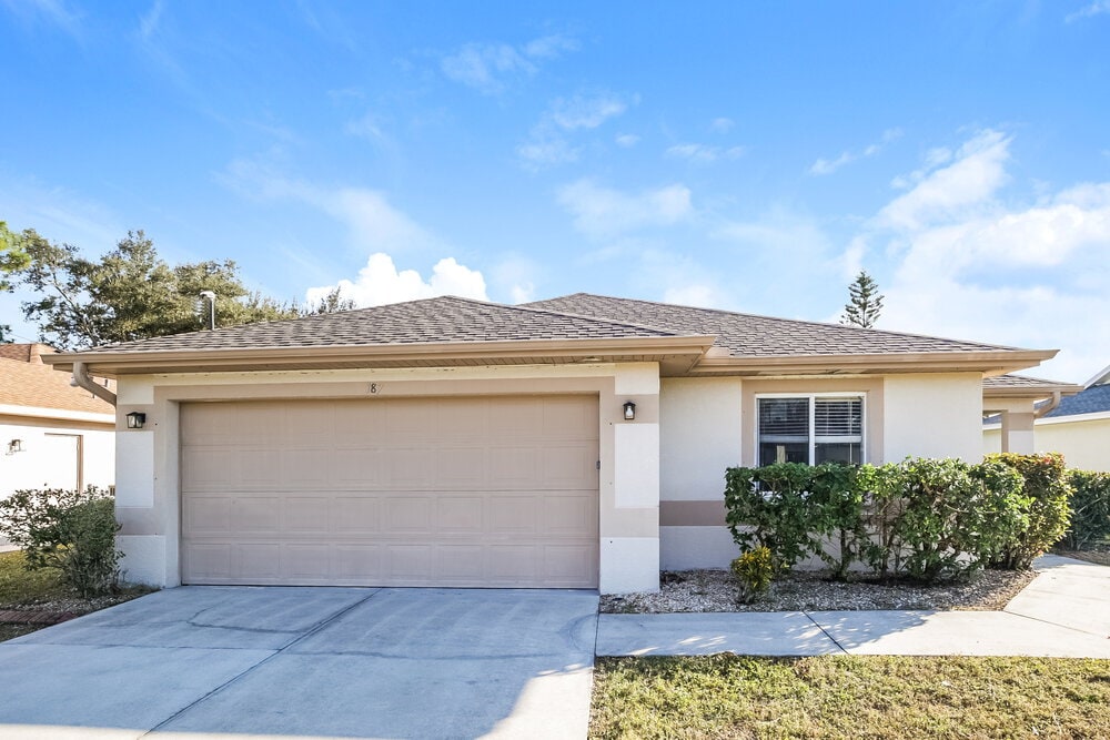 187 Cougar Way in Rotonda West, FL - Building Photo