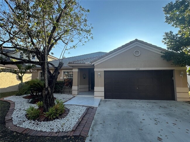 4192 Laurel Ridge Cir in Weston, FL - Foto de edificio - Building Photo