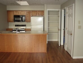 1374 S College Mall Rd, Unit Gentry Quarters in Bloomington, IN - Foto de edificio - Building Photo