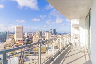 90 SW 3rd St, Unit 3408 in Miami, FL - Building Photo - Building Photo