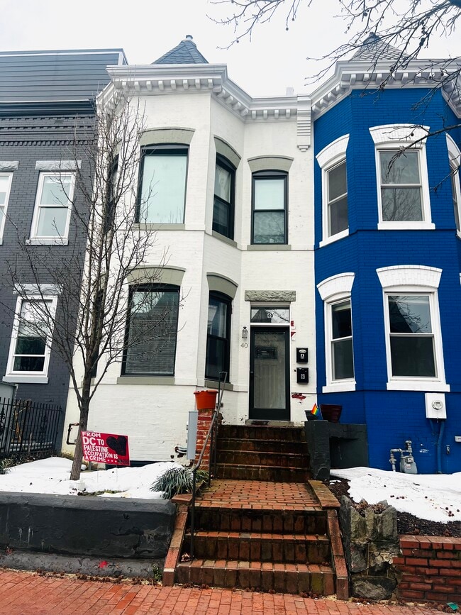 property at 40 Randolph Pl NW