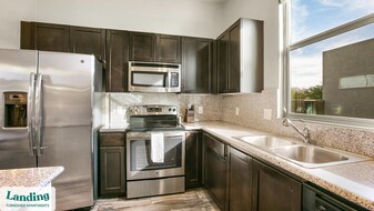 7301 Lake Bank Lp in Ft. Myers, FL - Building Photo