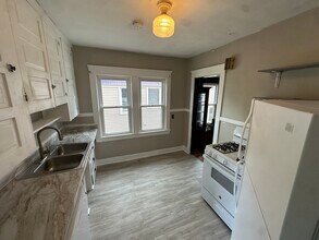 1302 W 102nd St, Unit DN in Cleveland, OH - Building Photo - Building Photo