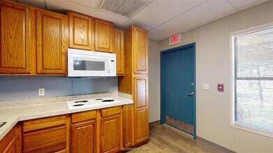 5585 Straub Rd, Unit 111 in College Station, TX - Building Photo - Building Photo