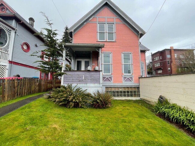 property at 1213-1229 Franklin Ave